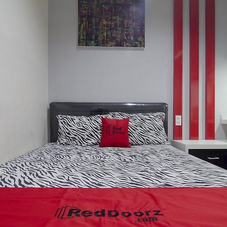 Hotel Reddoorz Near Lawang Sewu Semarang Zewnętrze zdjęcie