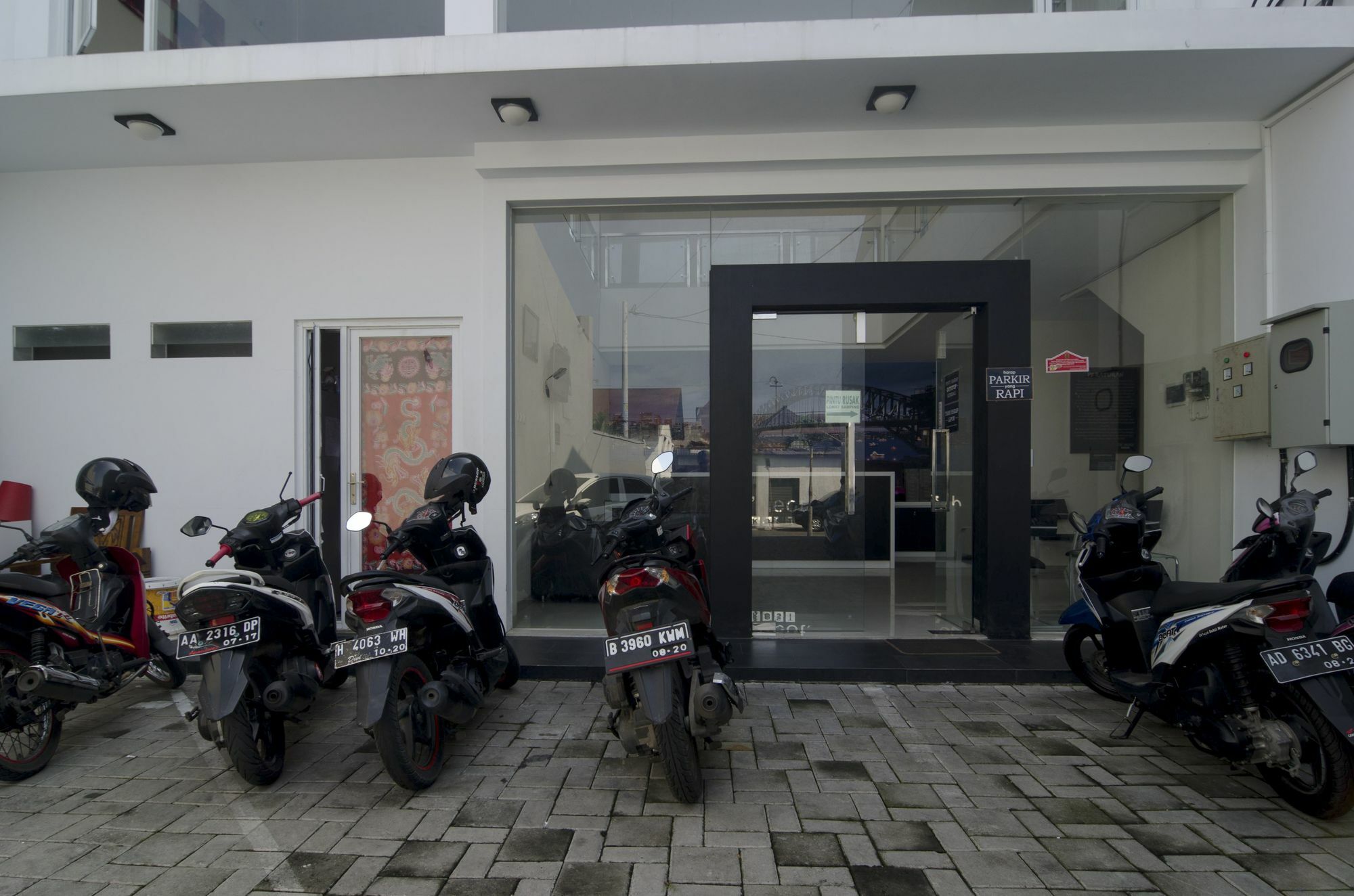 Hotel Reddoorz Near Lawang Sewu Semarang Zewnętrze zdjęcie